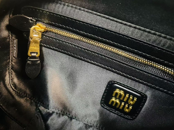 スーパーコピーブランドバッグ素材ディテール